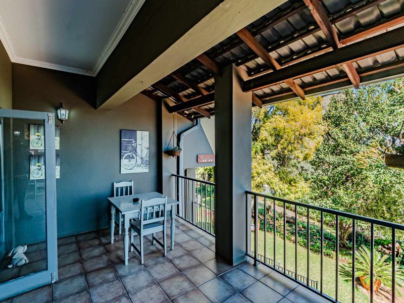 Exquisite Guest House in Waterkloof Ridge - Photo 3