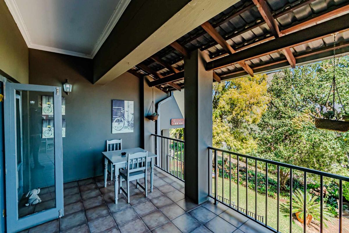 Exquisite Guest House in Waterkloof Ridge - Photo 3