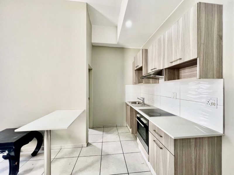 Modern Rosebank Apartment with Pool & Cinema Access - Photo 7