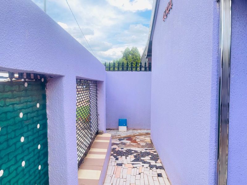 IMMACULATE HOME IN ORANGE FARM!!! - Photo 4