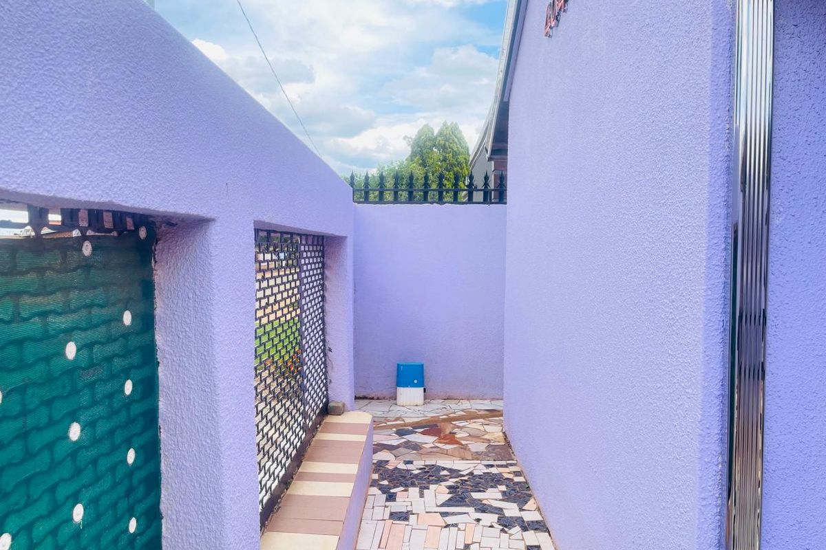 IMMACULATE HOME IN ORANGE FARM!!! - Photo 4