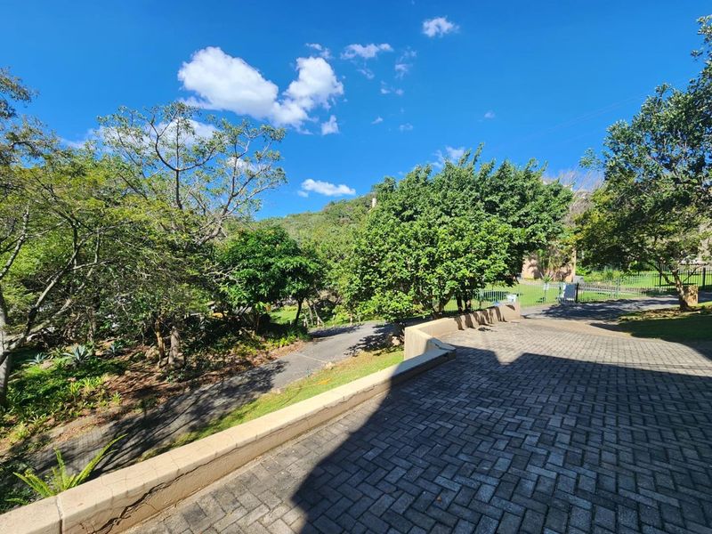 Two bedroom Unit for rent In Hillside Manor - Photo 2