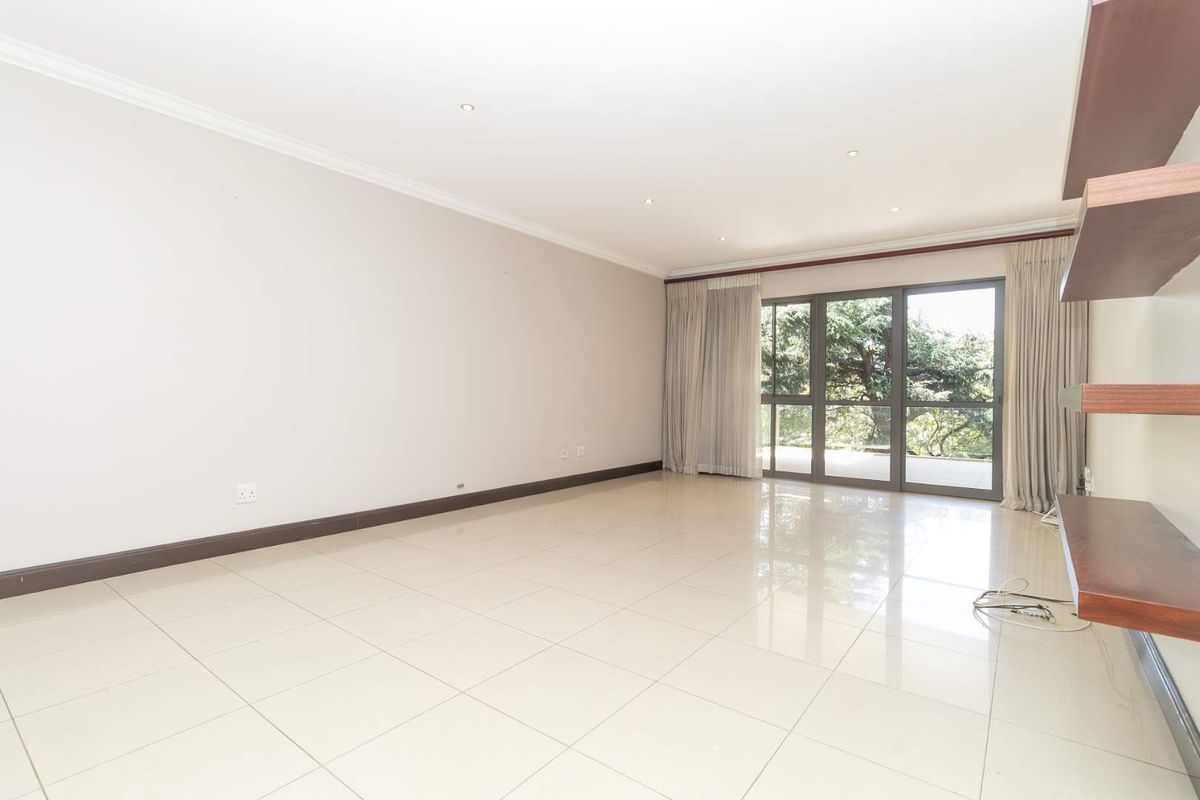 STUPENDUS 2 BEDROOM APARTMENT IN THE ICONIC AMAZONAS FOR SALE - Photo 3