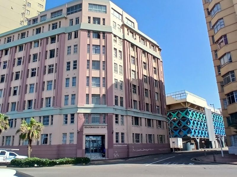 Townhouse in South Beach - Photo 2