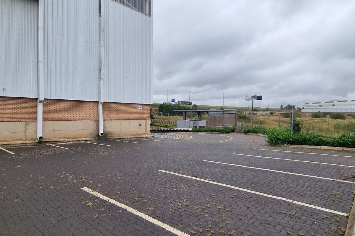 11 695m2 R21 Olifantsfontein Warehouse To Let - Photo 5