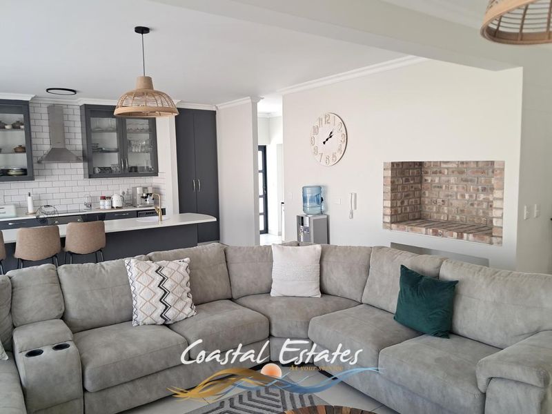 Stunning 3-Bedroom Home in Extension 39, Swakopmund - Photo 4