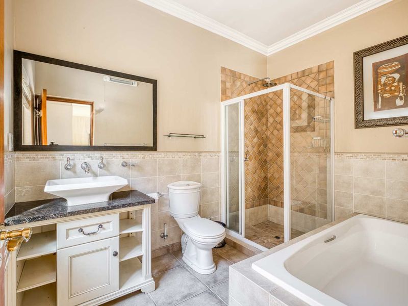 SPACIOUS 3 BED 3 BATH IN DAINFERN RIDGE - Photo 10