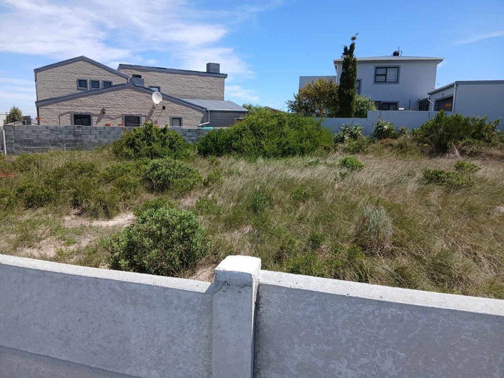 Same 2 Houses on side of Sea. See the gap in between 2 Houses. Offers Sea View.