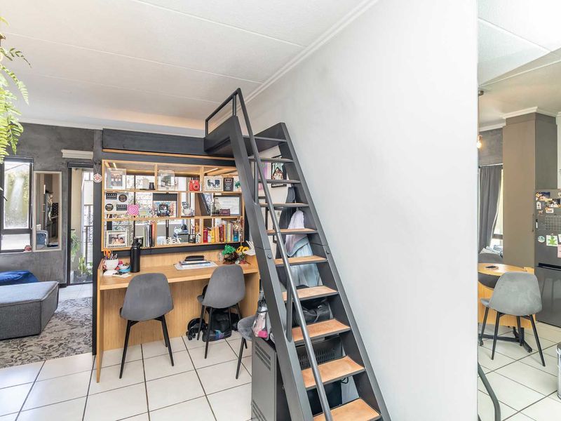 Designer Bachelor with Custom Loft Bed and Premium Finishes in The Matrix - Photo 6