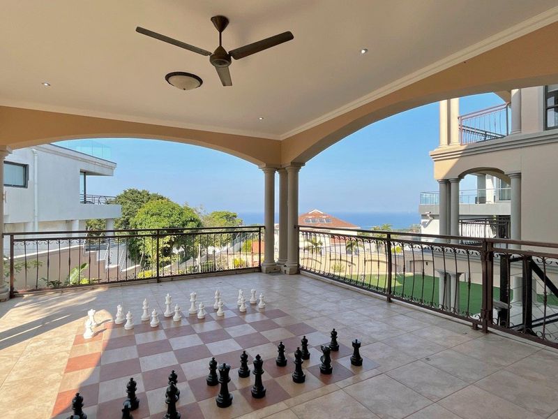 Luxury, mansion, with stunning views - 5 Bedroom Magnificent Home - Photo 10