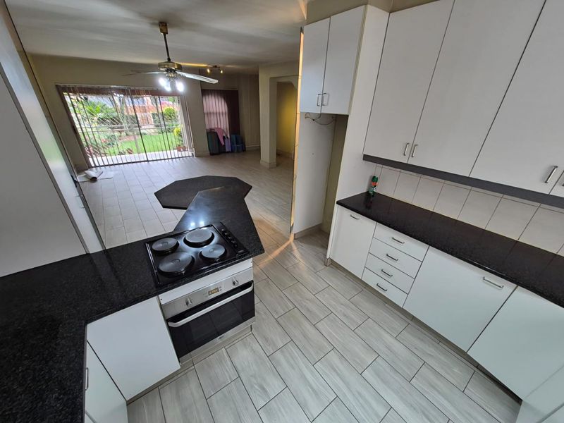 Secure living in the heart of Goedeburg! - Photo 8