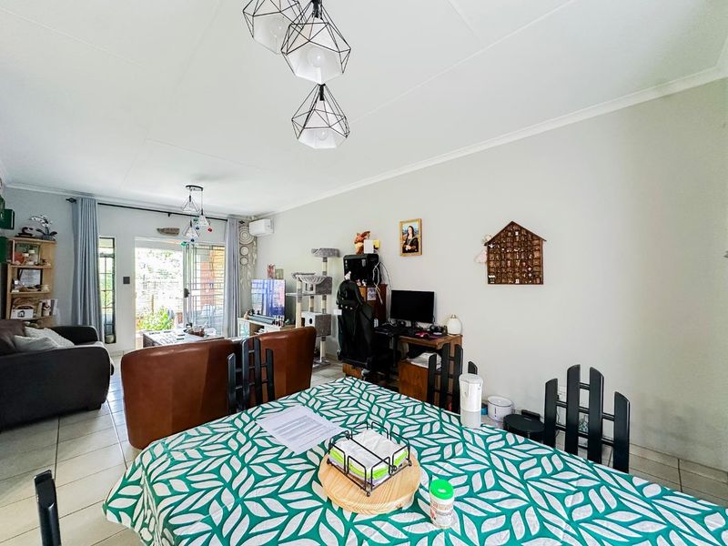 2 Bedroom Simplex with a Private Garden - Photo 2