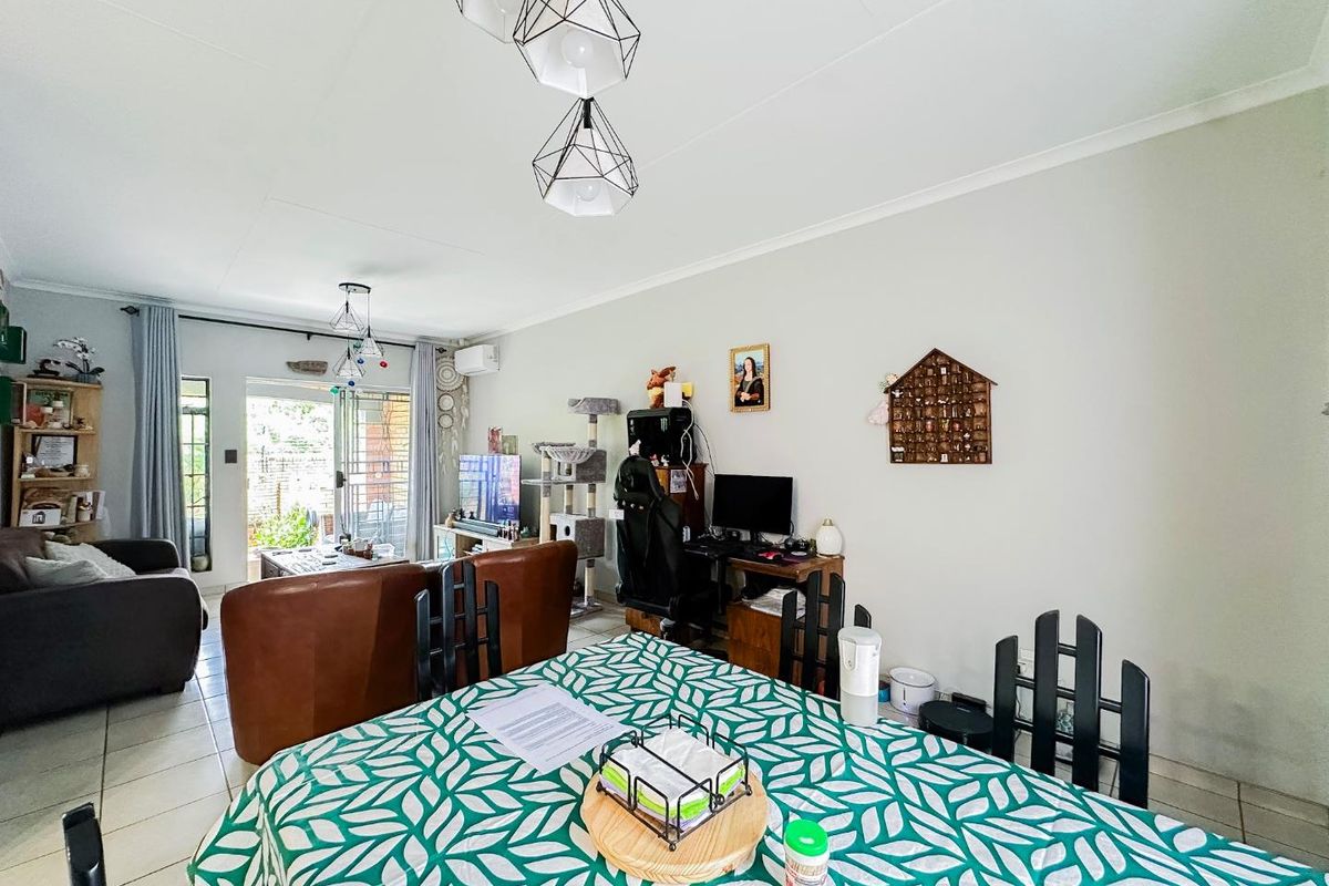 2 Bedroom Simplex with a Private Garden - Photo 2