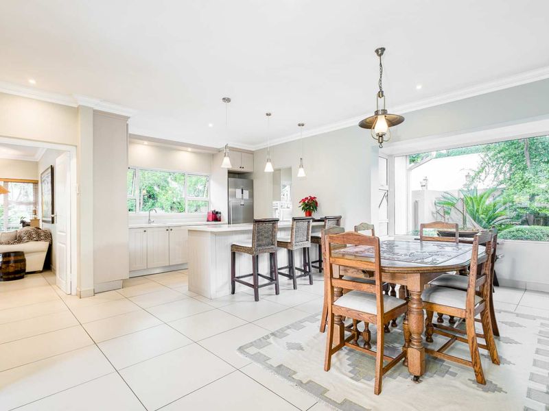 4 EN-SUITE BEDROOM HOME IN FOURWAYS GARDENS RESIDENTIAL ESTATE - Photo 4