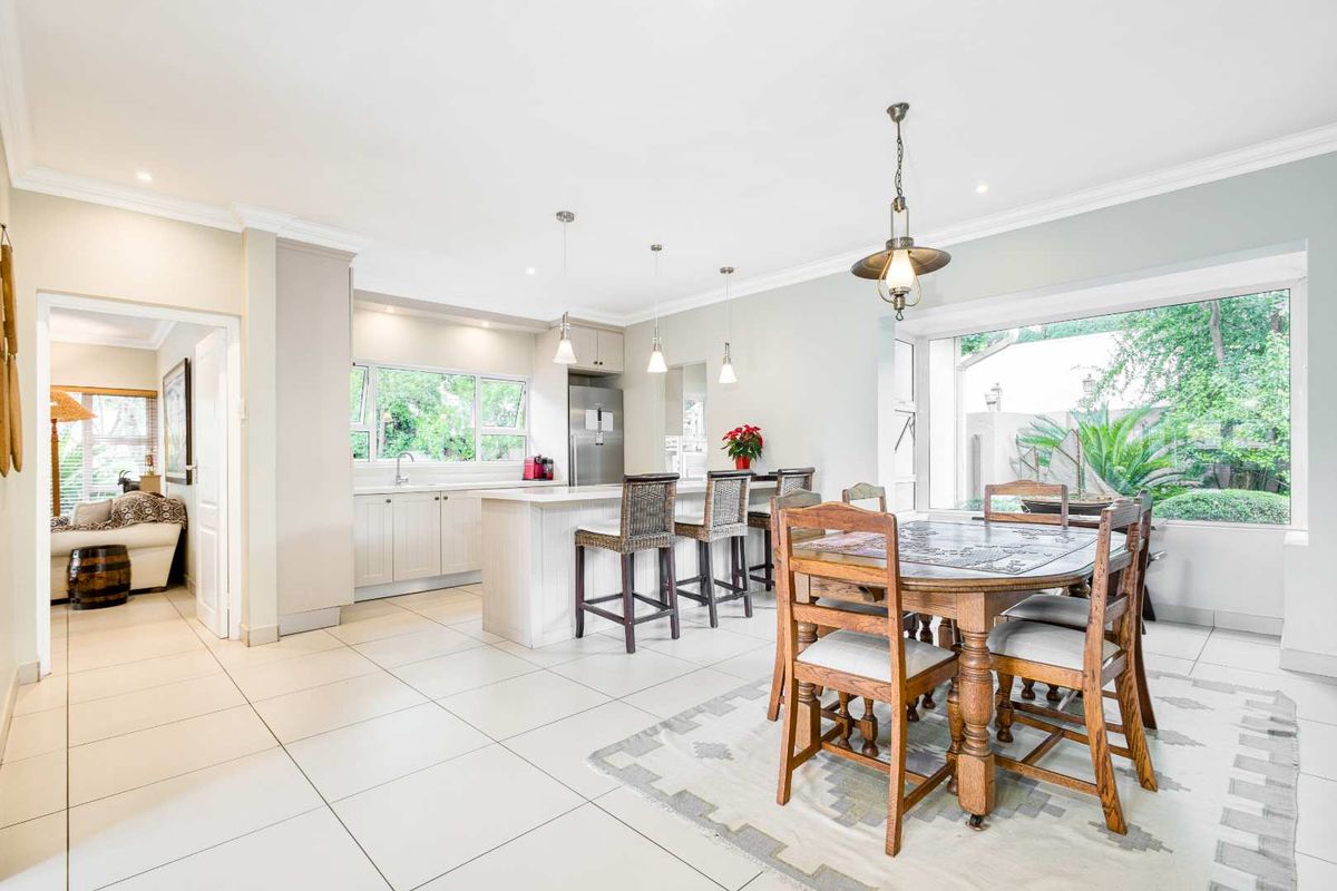 4 EN-SUITE BEDROOM HOME IN FOURWAYS GARDENS RESIDENTIAL ESTATE - Photo 4