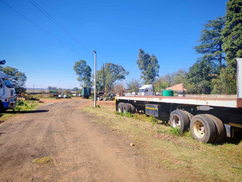 Prime Farm with River & Pool – Ideal for Development or Trucking - Photo 10