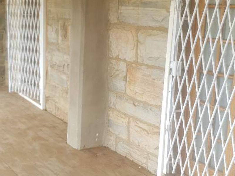 4 Bedroom House with 4 Bathrooms - Photo 3