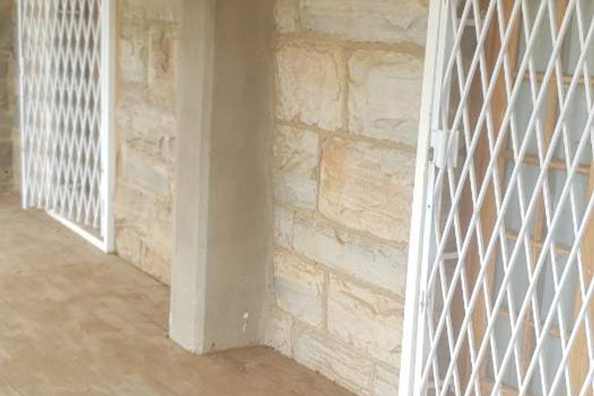 4 Bedroom House with 4 Bathrooms - Photo 3