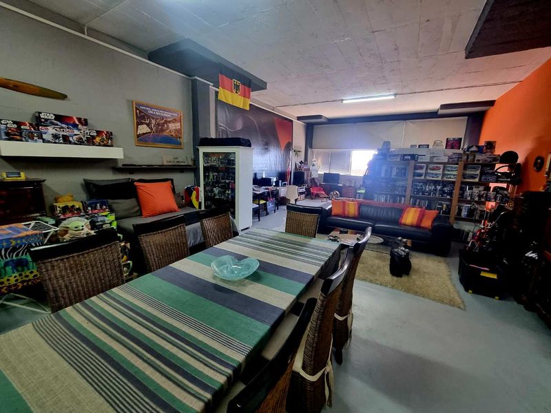 Spacious and Versatile Unit in a Prime Location - Photo 7