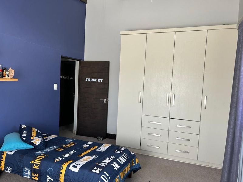 Outjo's Premier Home: Spacious, Stylish, Secure!" - Photo 10