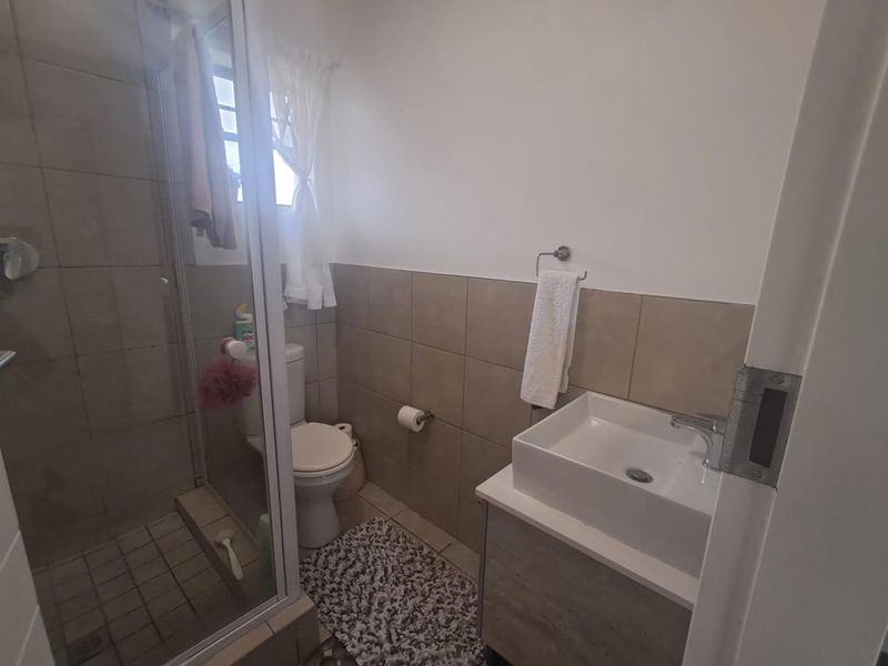 Elegant 4-Bedroom Ground Unit in Sagewood, Midrand - Photo 8