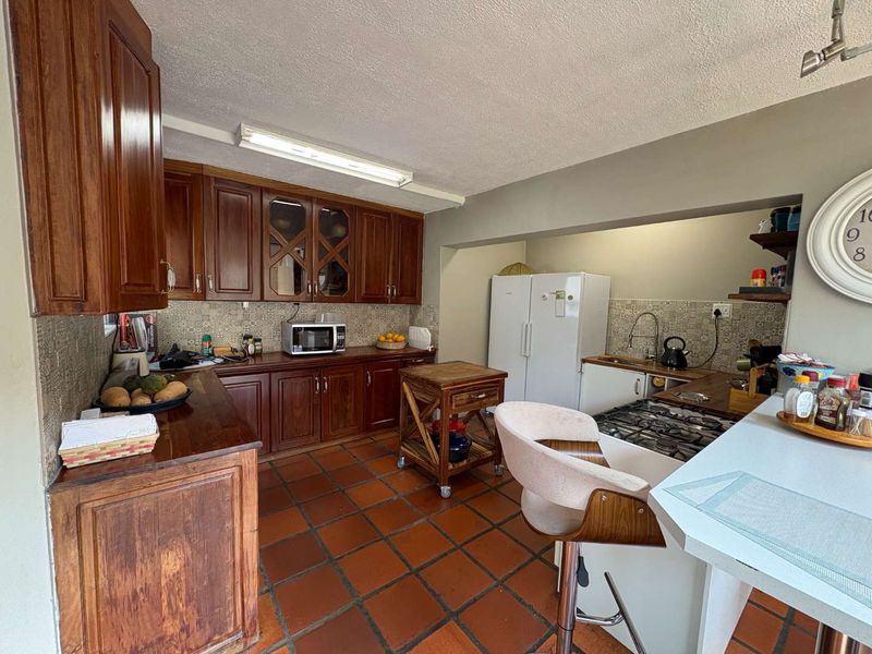 Spacious Family Home with Flatlet, Office & Entertainment Area – Ludwigsdorf - Photo 3