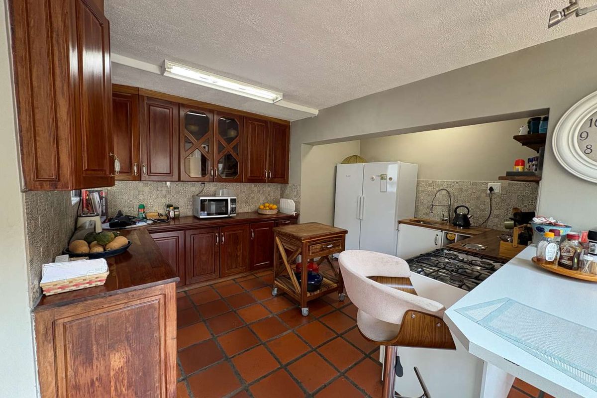 Spacious Family Home with Flatlet, Office & Entertainment Area – Ludwigsdorf - Photo 3