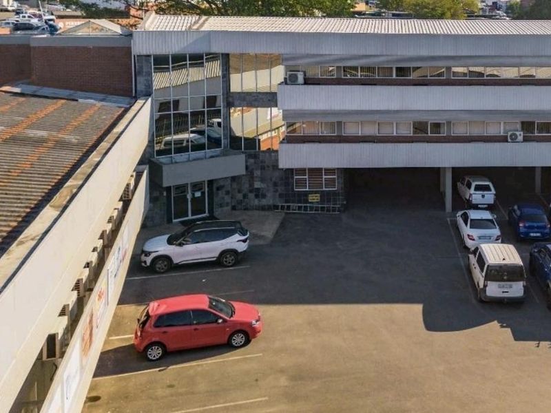 Investment Opportunity: Secure, High-Yield Industrial Asset  ±1,650m2 GLA - Photo 3