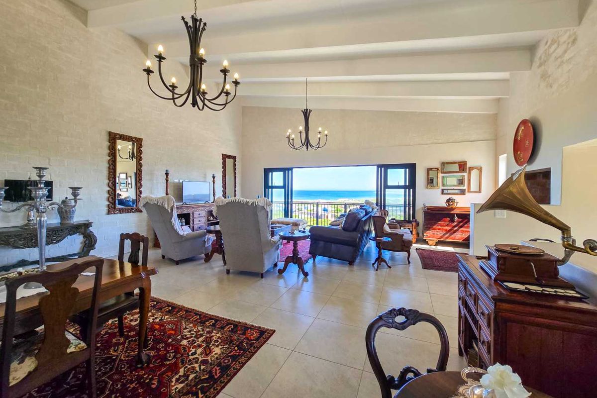 Secure estate living with spectacular views. - Photo 5