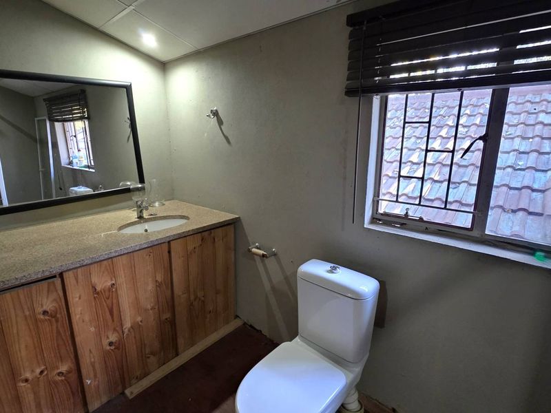 3 Bedroom Family Home in Melodie Hartbeespoort - Photo 10