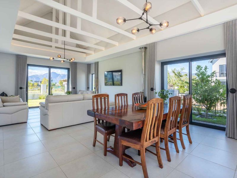 North-Facing Lakeside Living in a Beautiful Five-Bedroom Home on Val de Vie Estate - Photo 10