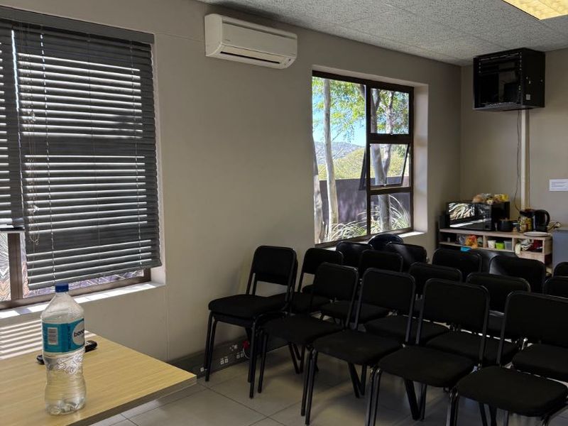 TO LET - Office in Windhoek Central - Photo 6