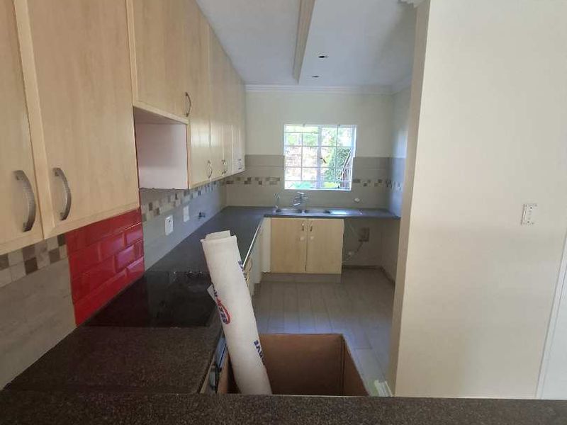 Stunning 3 bedroom unit in Equestria - Photo 8