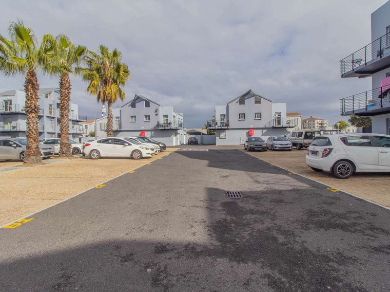 Renovated Elegant 2-Bedroom Retreat in Vibrant Parklands - Photo 7