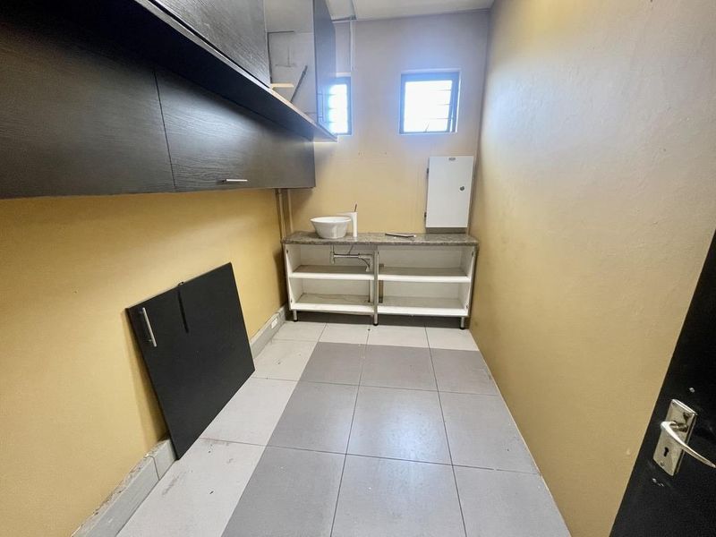 Hendra - Prime Road-Facing Retail / Showroom Opportunity To Let - Umhlanga - Photo 10