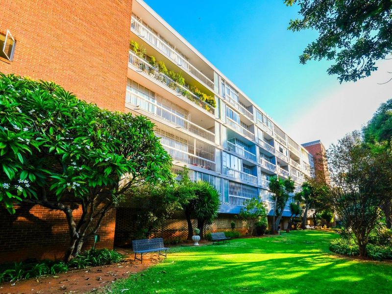 Sought after complex Park Avenue! - Photo 2