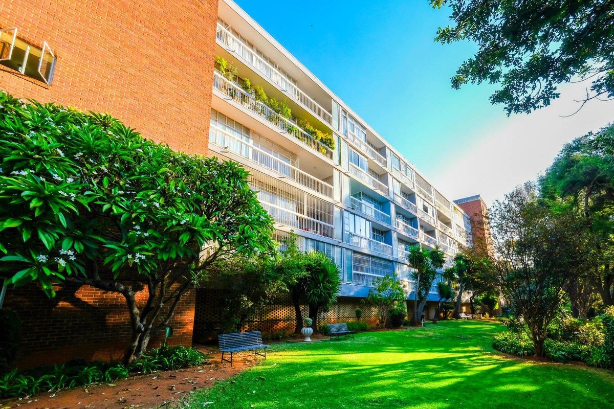 Sought after complex Park Avenue! - Photo 2
