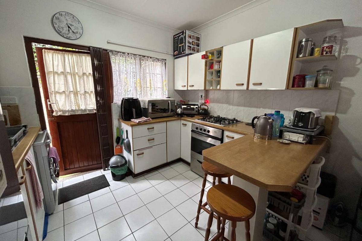 Charming Townhouse in a Well-Managed Complex - Photo 5