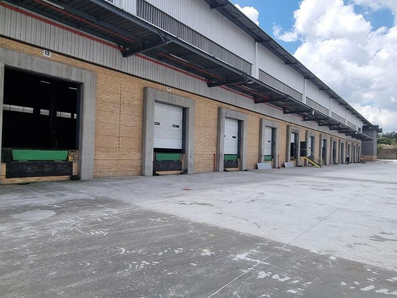 7 738m2 Midrand Warehouse To Let - Photo 5