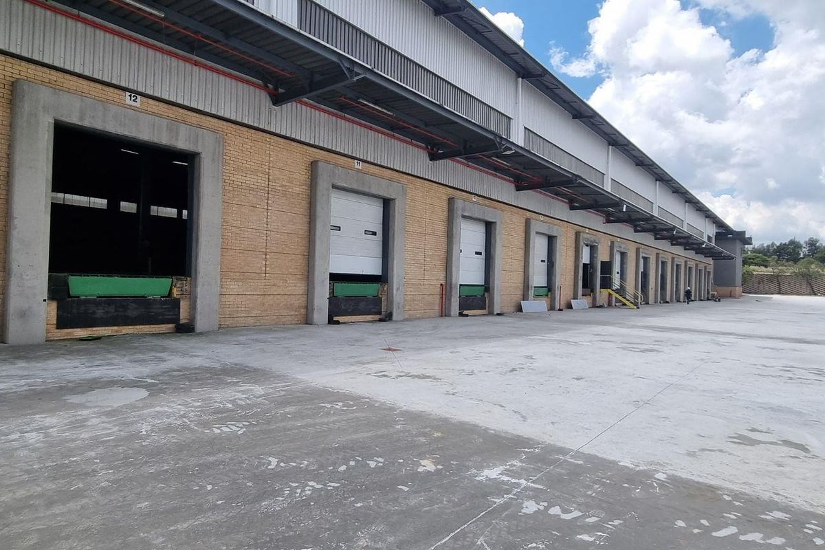 7 738m2 Midrand Warehouse To Let - Photo 5