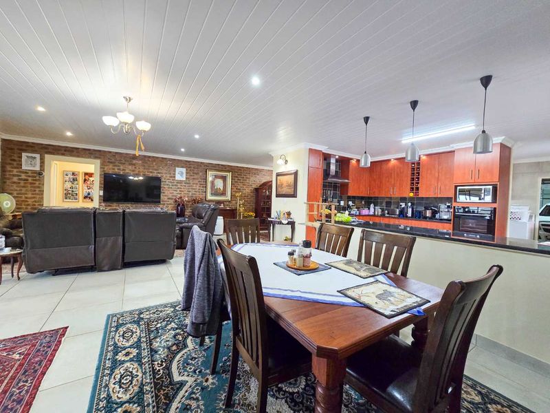Neat family home for sale in Stilbaai-Wes. - Photo 9
