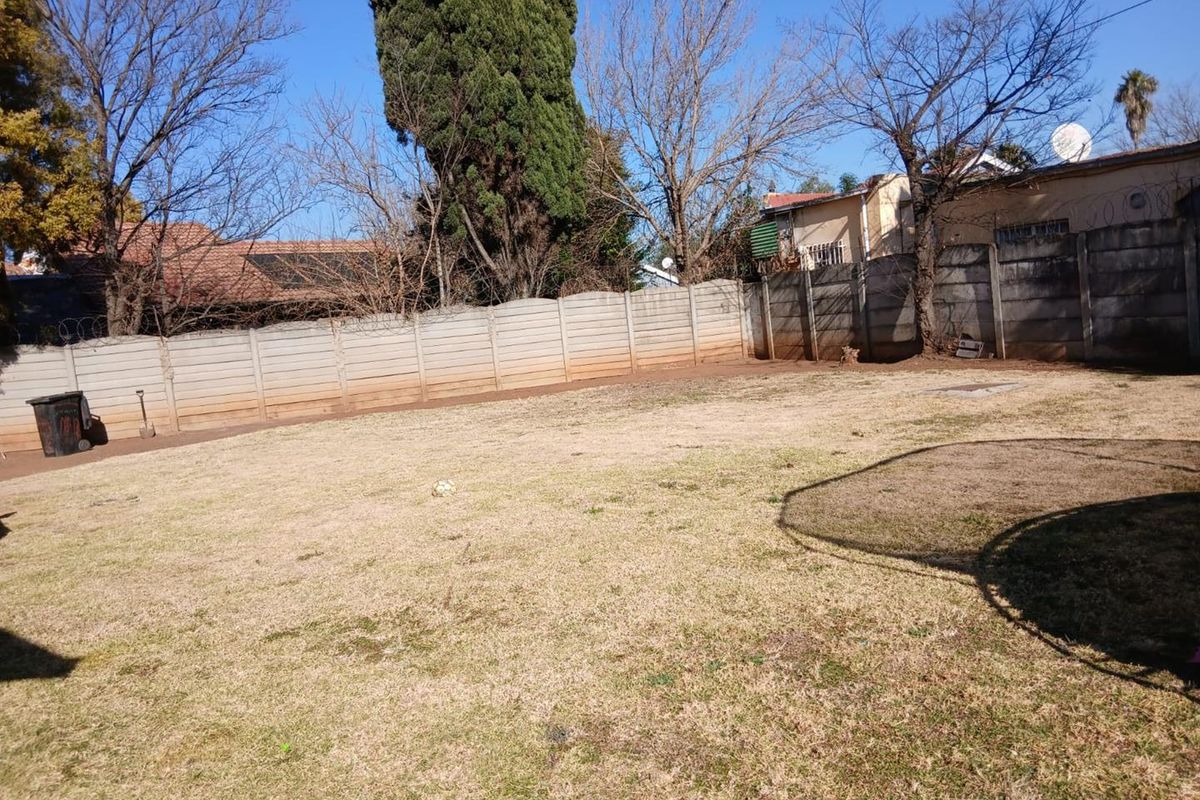 LOCATION LOCATION LOCATION!!! Charming Home with Space to Expand and Entertain!!!!! - Photo 2