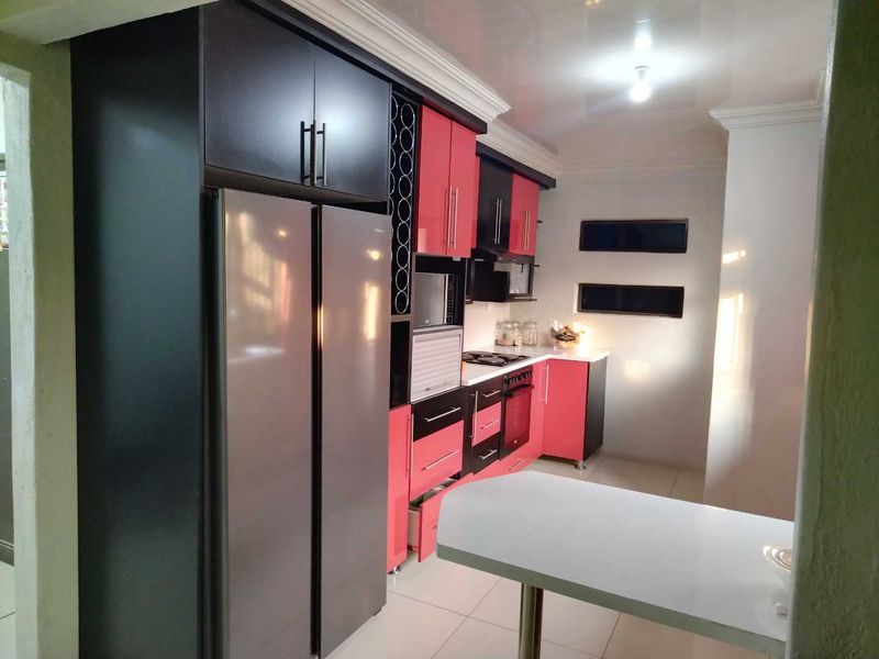 4 bedrooms house for sale in Soshanguve South - Photo 5