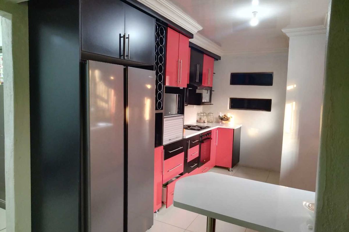 4 bedrooms house for sale in Soshanguve South - Photo 5