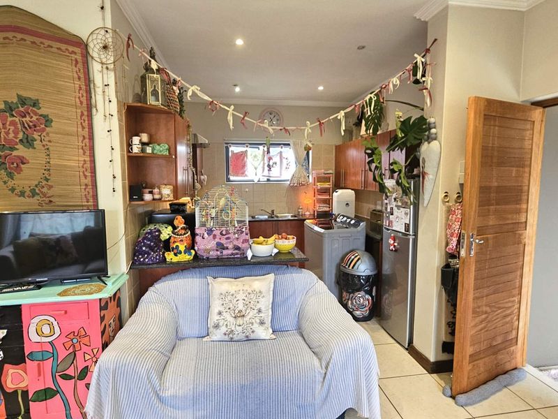 2 Bedroom Apartment In Symphony Park Hartbeespoort - Photo 5