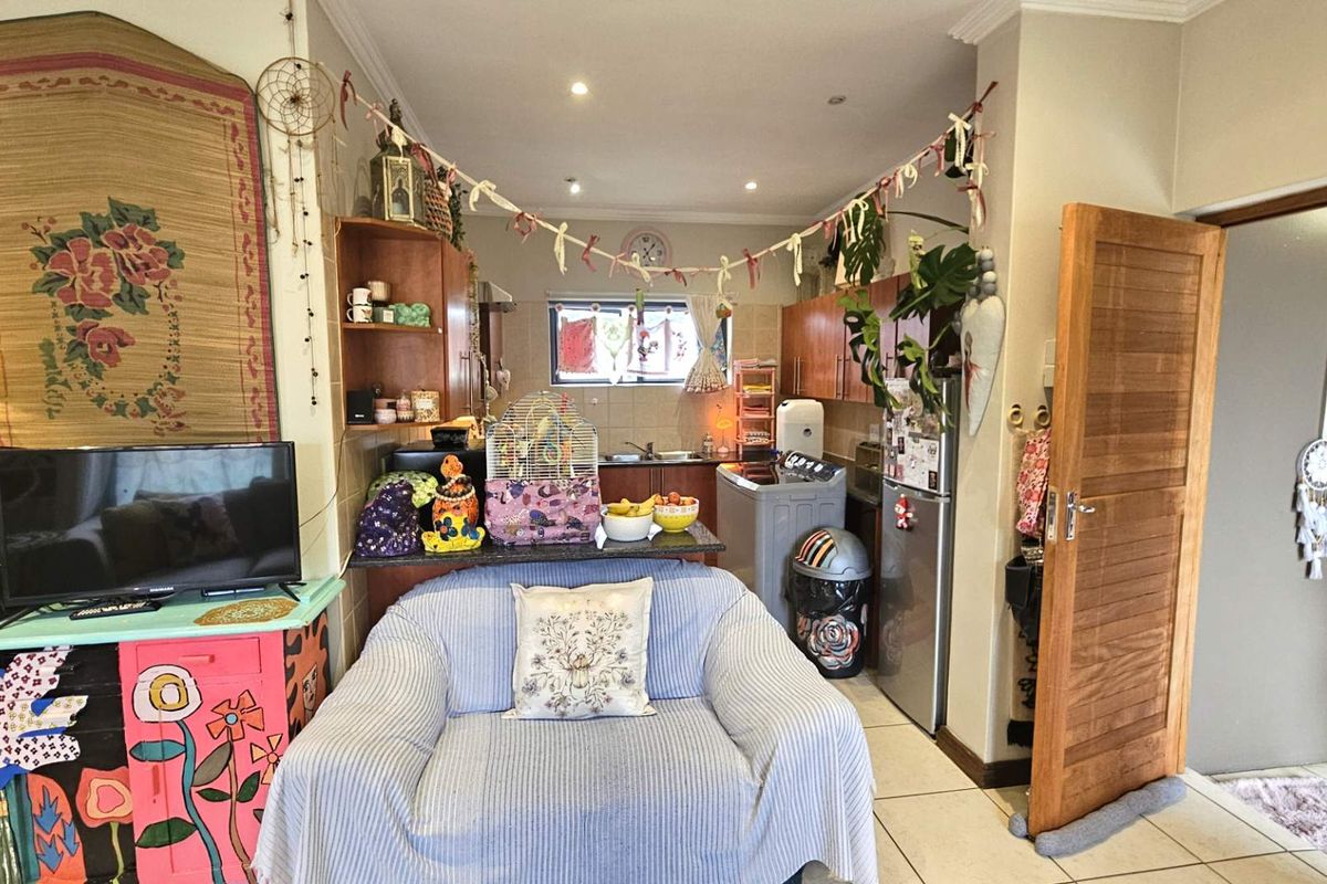 2 Bedroom Apartment In Symphony Park Hartbeespoort - Photo 5
