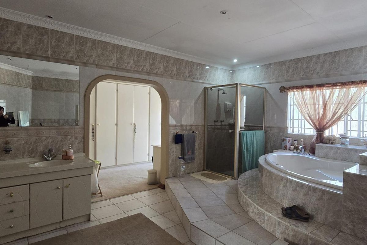 Lovely 6 Bedroom House for Sale in Amandasig - Photo 3