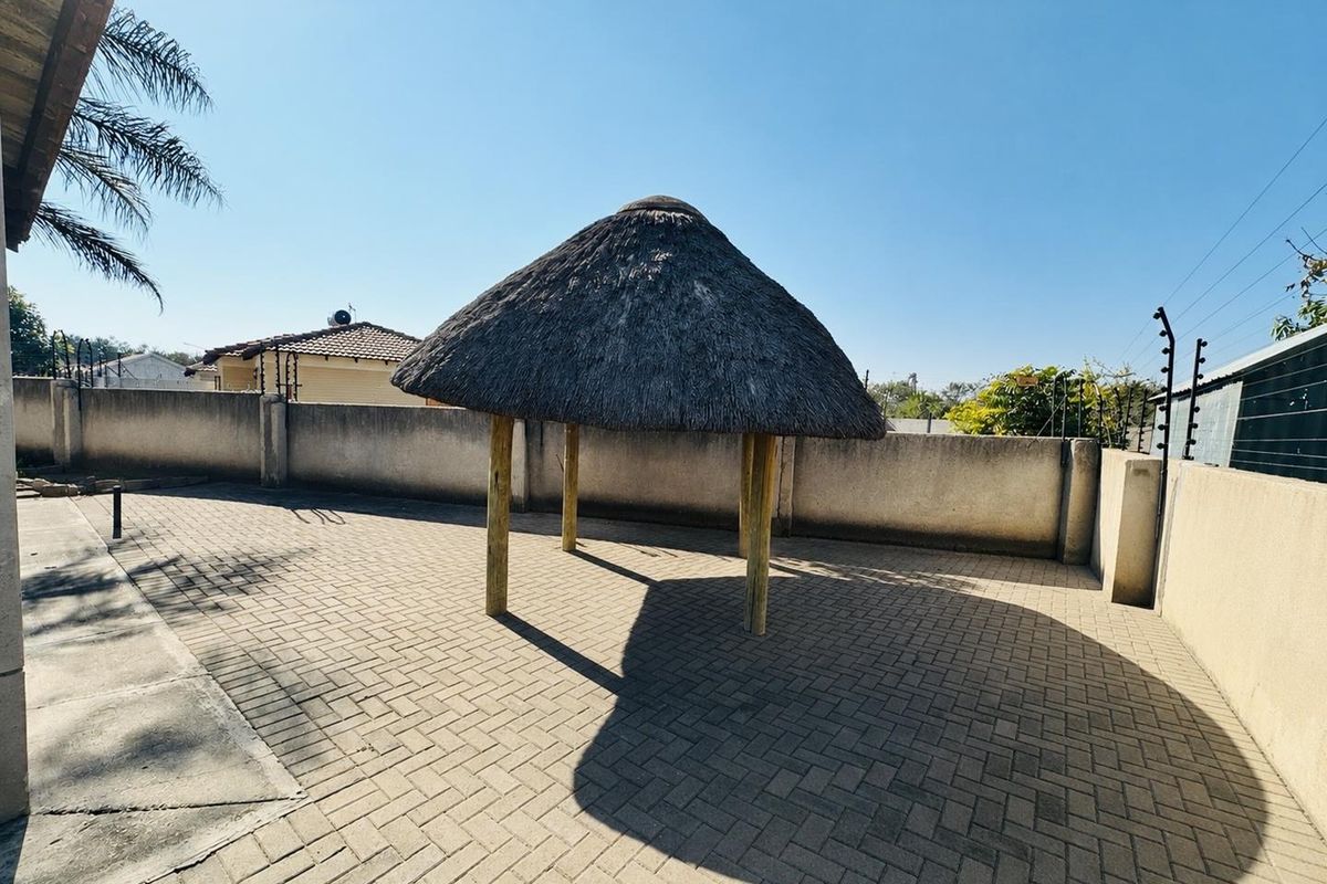 Freestanding Family Home in Mahlasedi park-priced to Move, Ready to View. - Photo 3