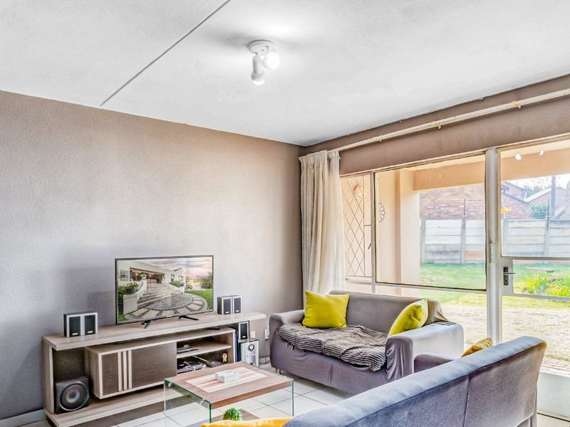 "Your Dream Home Awaits! - Photo 5