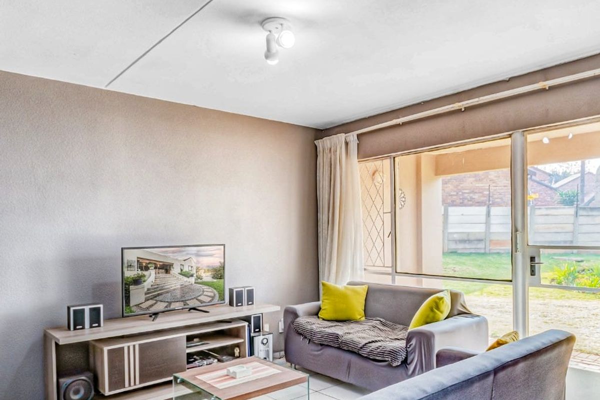 "Your Dream Home Awaits! - Photo 5